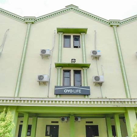 Oyo Life 2508 Alba Suites Homestay Syariah Tulungagung Bagian luar foto