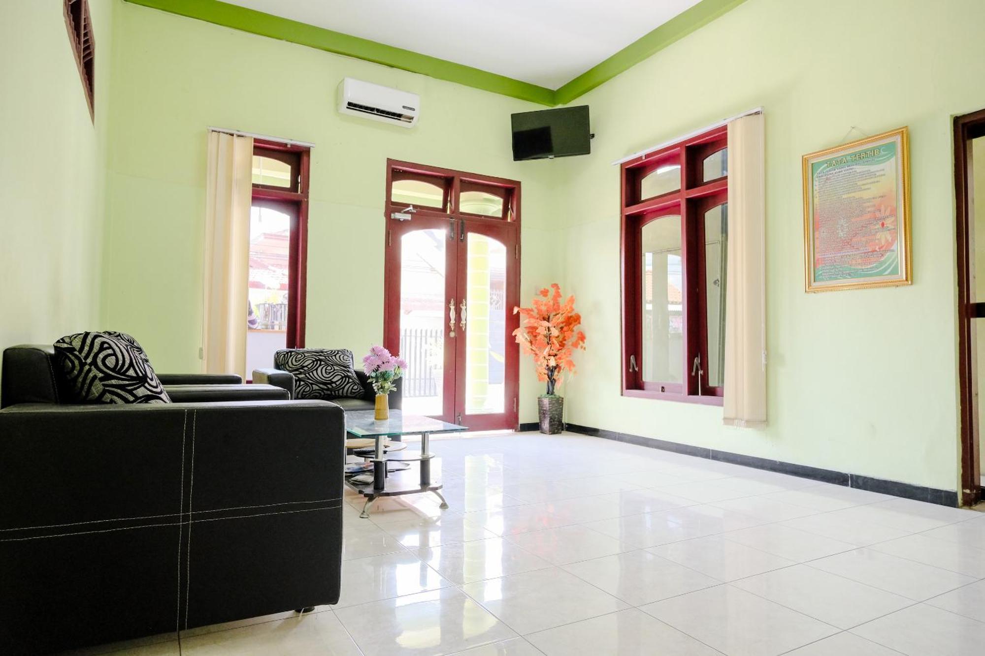 Oyo Life 2508 Alba Suites Homestay Syariah Tulungagung Bagian luar foto