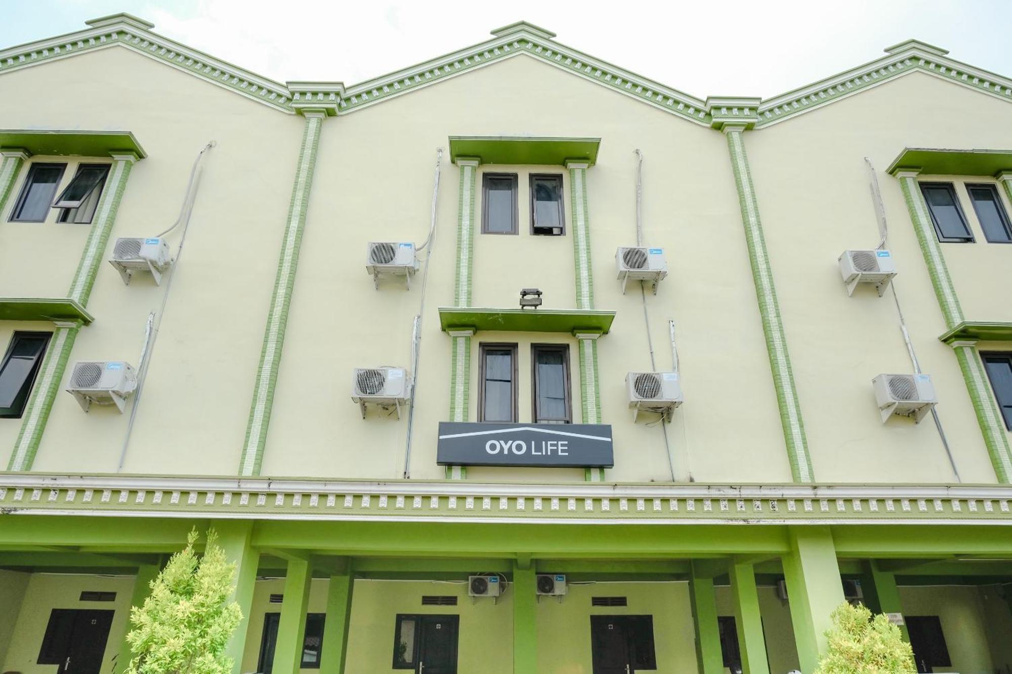 Oyo Life 2508 Alba Suites Homestay Syariah Tulungagung Bagian luar foto