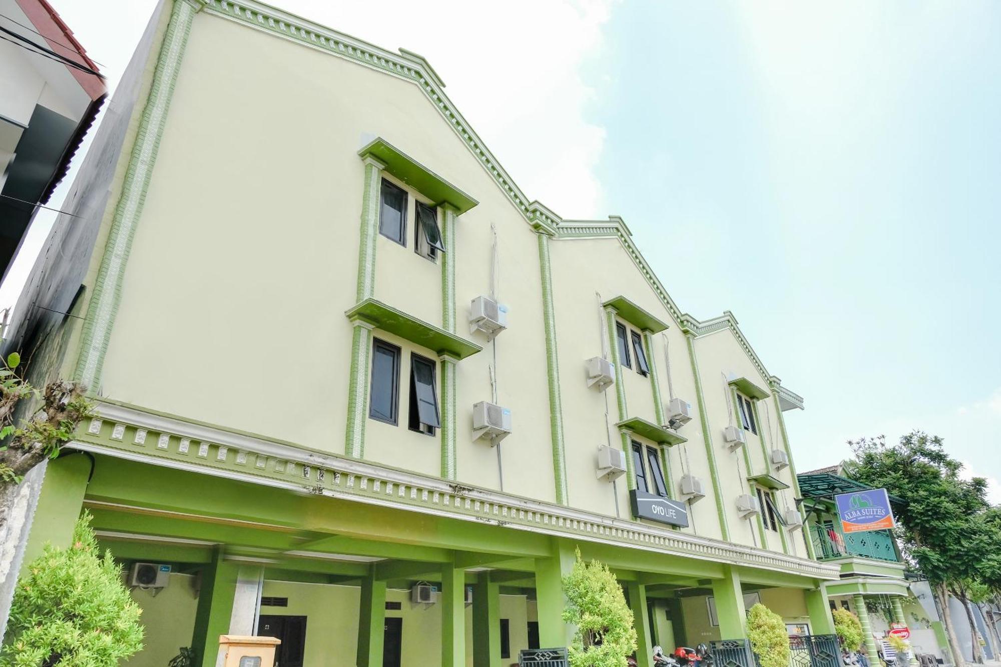 Oyo Life 2508 Alba Suites Homestay Syariah Tulungagung Bagian luar foto